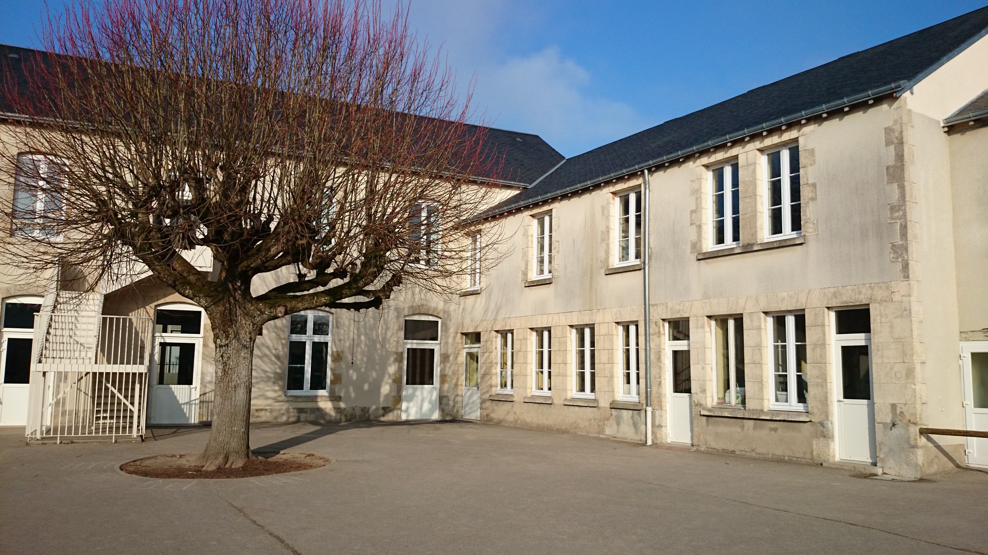 Ecole Privée Saint Joseph Maternelle et élémentaire Neuville aux